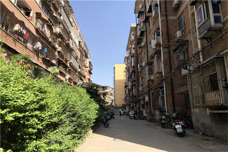 实验中学附近中央公馆3室2厅1卫68万98m2精装修出售